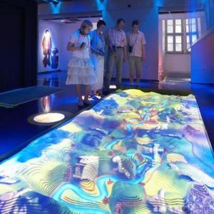 bunter Ausstellungsraum