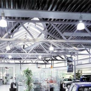 Verkaufshalle Auto
