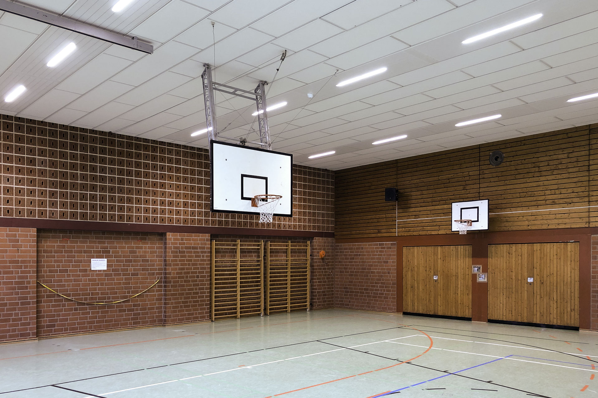 Deckenstrahlenplatten für Sporthallen